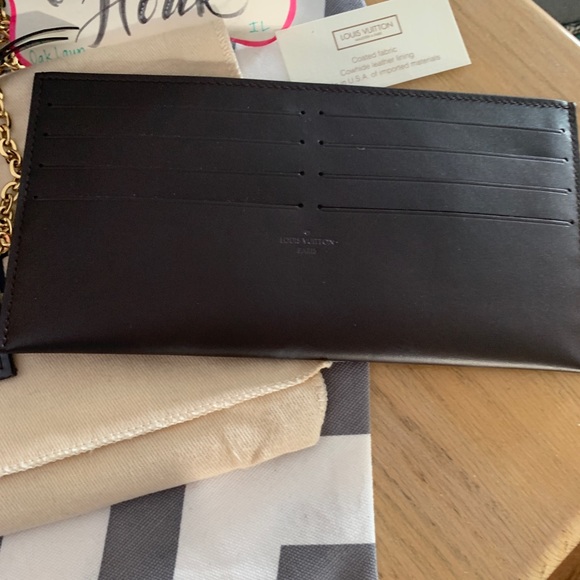 Louis Vuitton in Felicie in Amarante Vernis - Picture 8 of 8